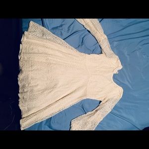 White lace long sleeve dress